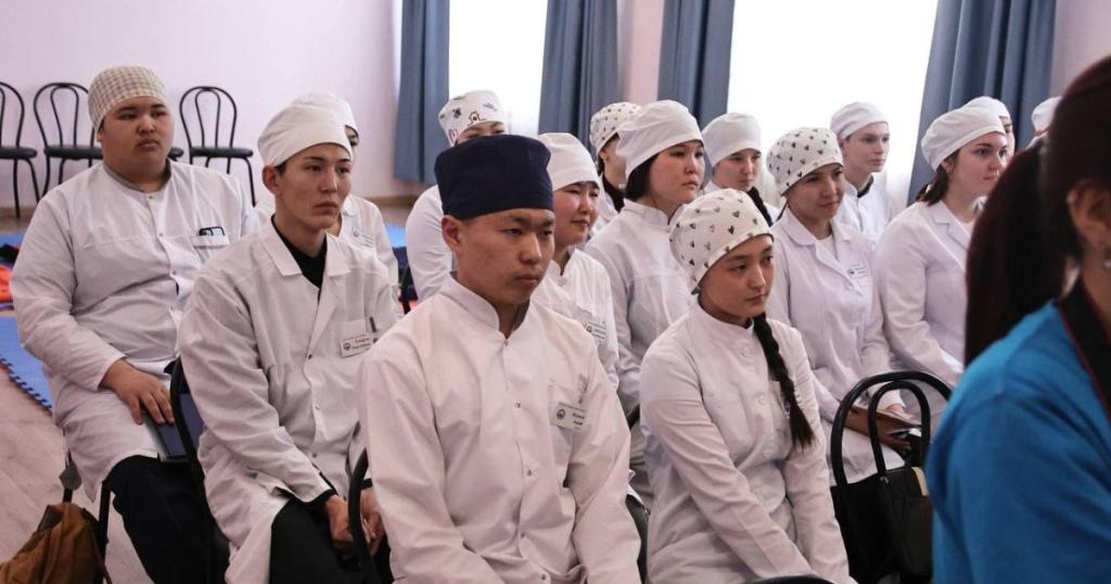 В «лнр» дефицит врачей компенсируют студентами