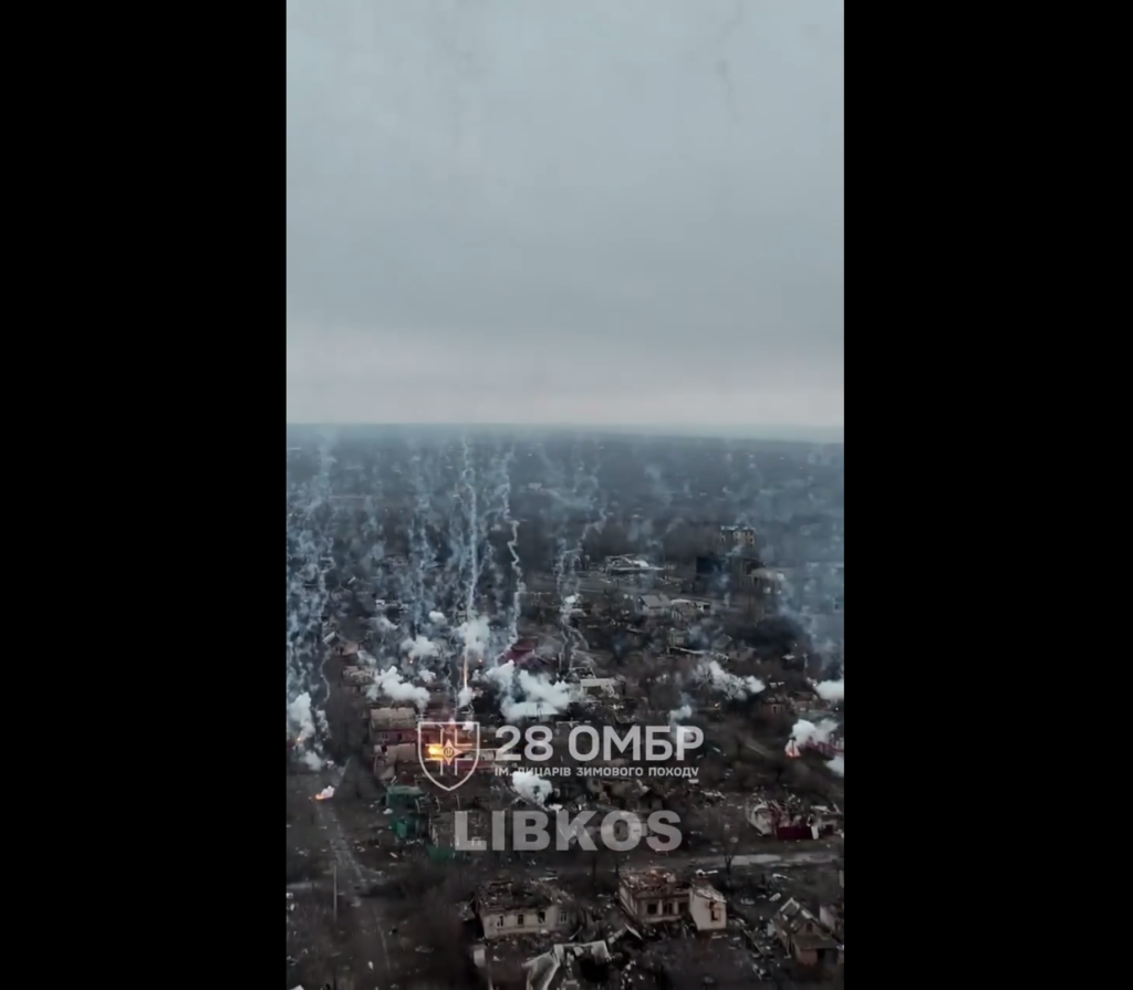 Россияне уничтожают Константиновку фосфорными боеприпасами