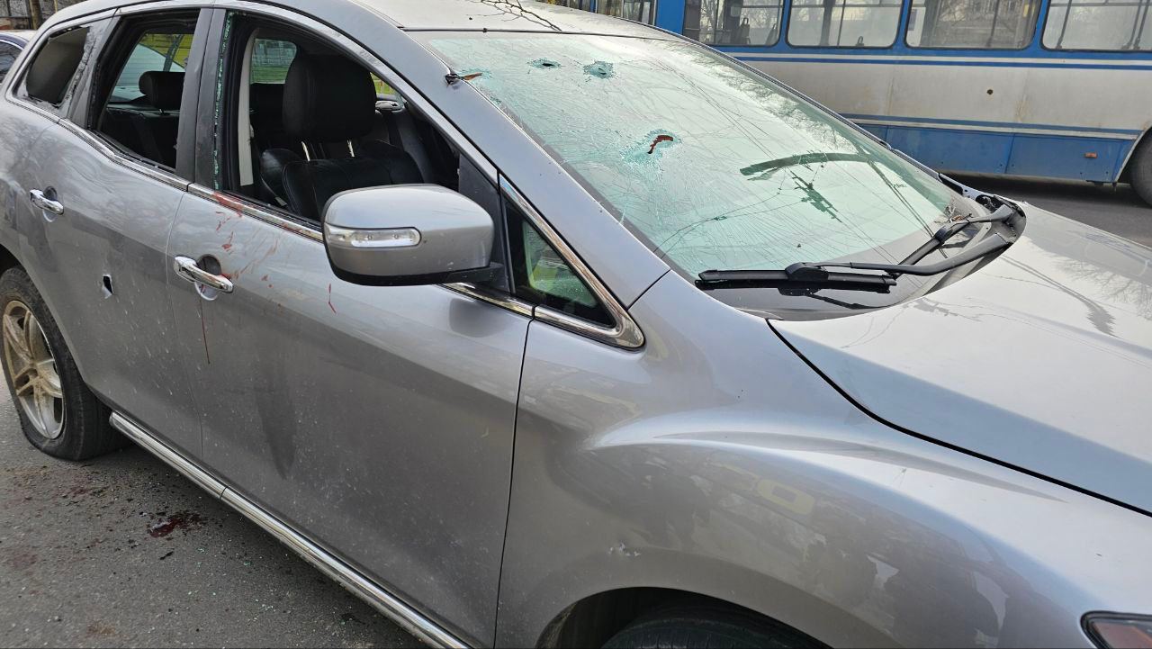 Обстрел Херсона: погиб водитель такси, есть раненые