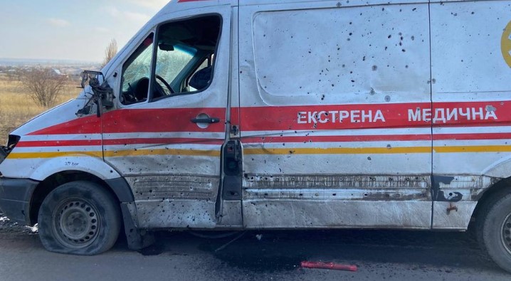 Обстріли Запорізької області: Росіяни атакували FPV-дроном автівку швидкої в Біленькому