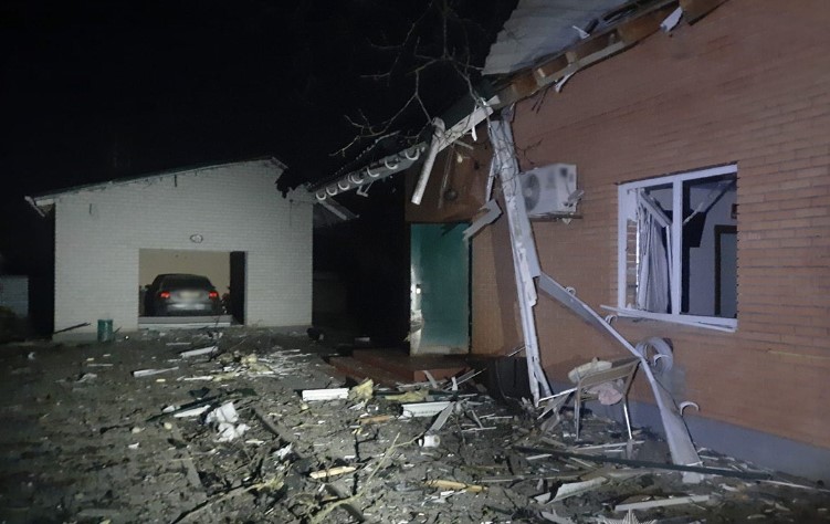 Запорізька область під масованим обстрілом РФ: у Біленькому авіабомба вбила жінку