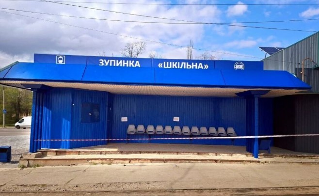 Комфорт для пасажирів: у Запоріжжі оновили трамвайні зупинки на вулиці Шкільній
