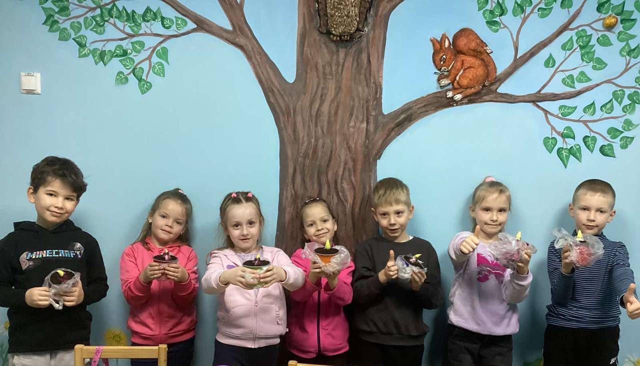 Юні відвідувачі VinSmart Центру власноруч створювали подарунки для найрідніших