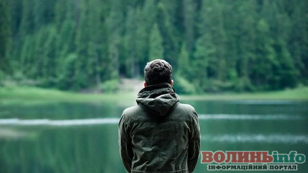 Самотність і життя наодинці — не одне й те саме: як це впливає на здоров’я