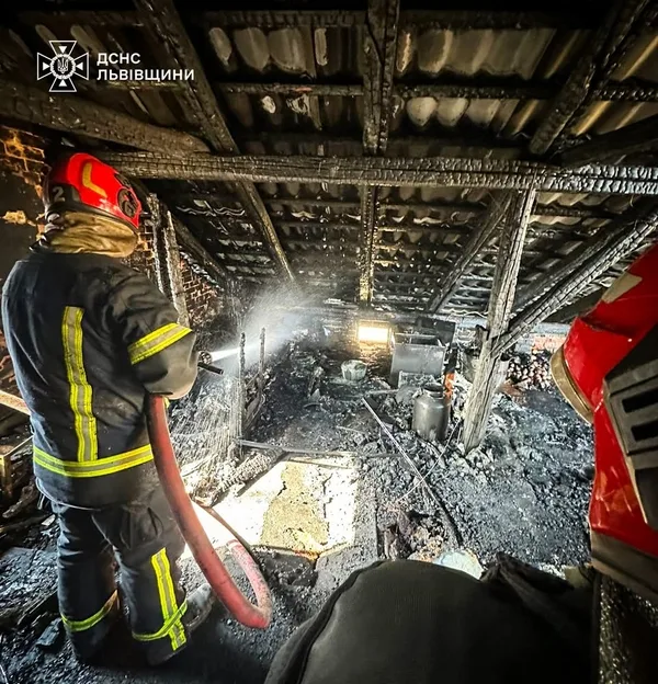 Зимна Вода: пожежа в будинку — троє постраждалих госпіталізовані