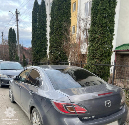 У Франківську водій "Mazda" вчинив ДТП і відмовлявся пройти тест на алкоголь та показати документи