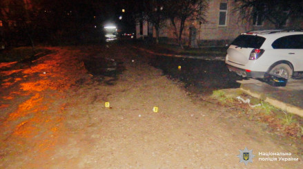 У Франківську дорожній конфлікт переріс у різанину - водія госпіталізували з тяжкими пораненнями