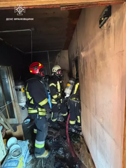 У Коломиї на вулиця Павлика горів будинок (ФОТО)