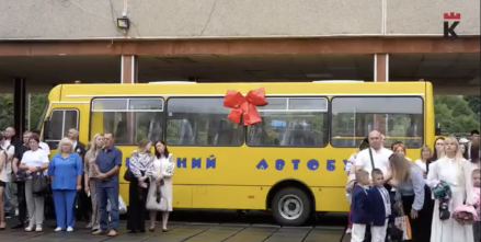 Калуський ліцей №10 отримав новий інклюзивний шкільний автобус