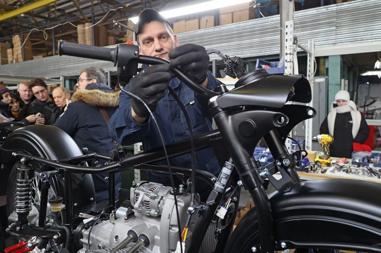 Производство рухнуло, логистика неподъемная: российские мотоциклы "Урал" станут китайскими