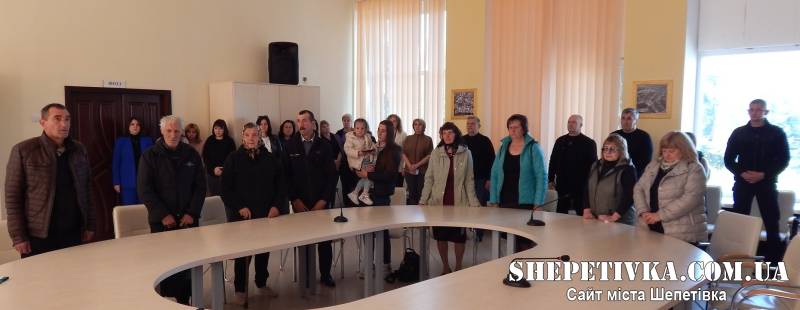 Близьким п'ятьох загиблих захисників Шепетівщини вручили їх ордени «За мужність»