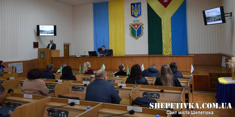 Сесія міськради: підтримка родин полонених, службове житло медикам, ремонт дощової каналізації