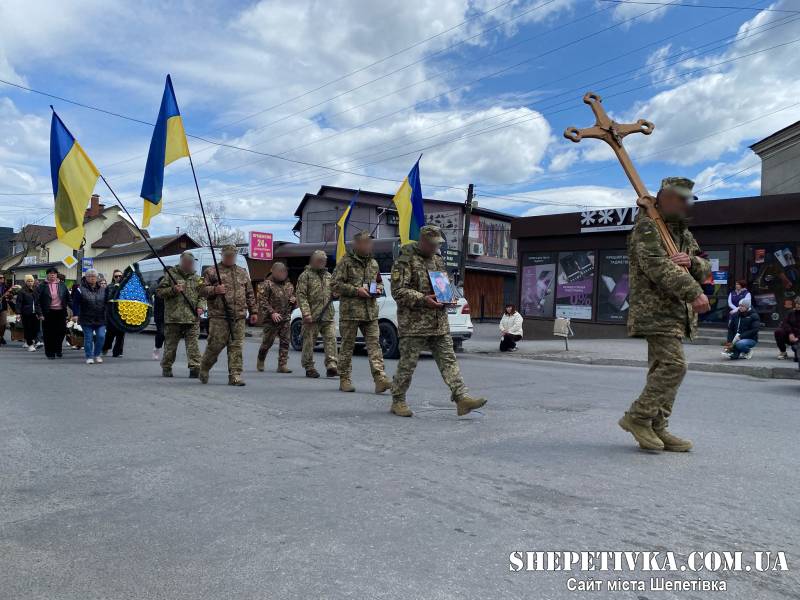 Полонне прощалось із 29-річним молодшим сержантом Сергієм Оніщенком