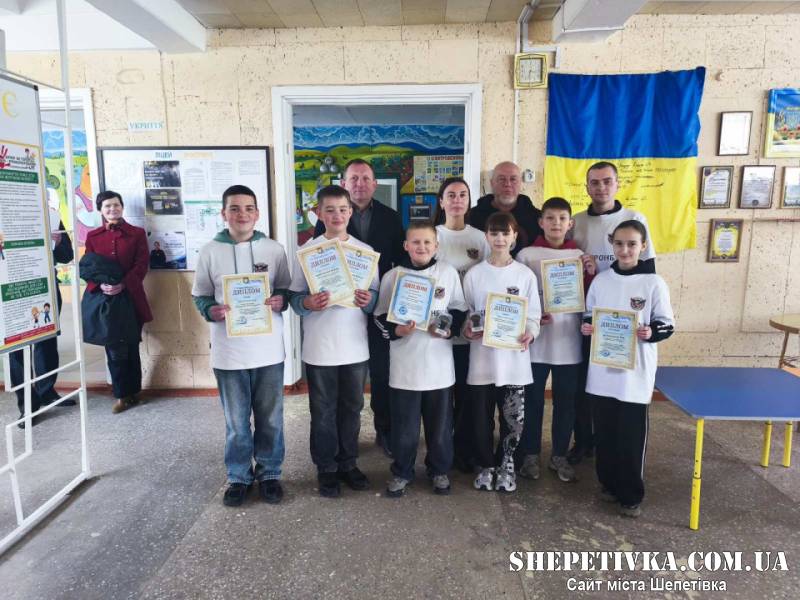 Небо підкорюється сміливим: як у Полонному пройшли обласні авіамодельні змагання