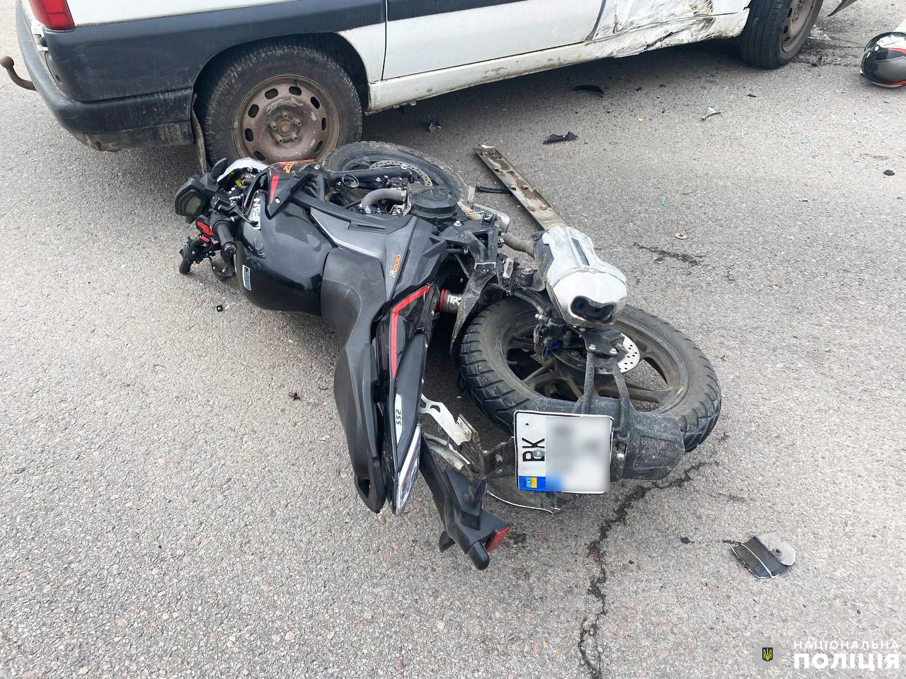 В Острозі внаслідок ДТП тяжко травмувався17-річний мотоцикліст, - поліція Рівненщини. ФОТО