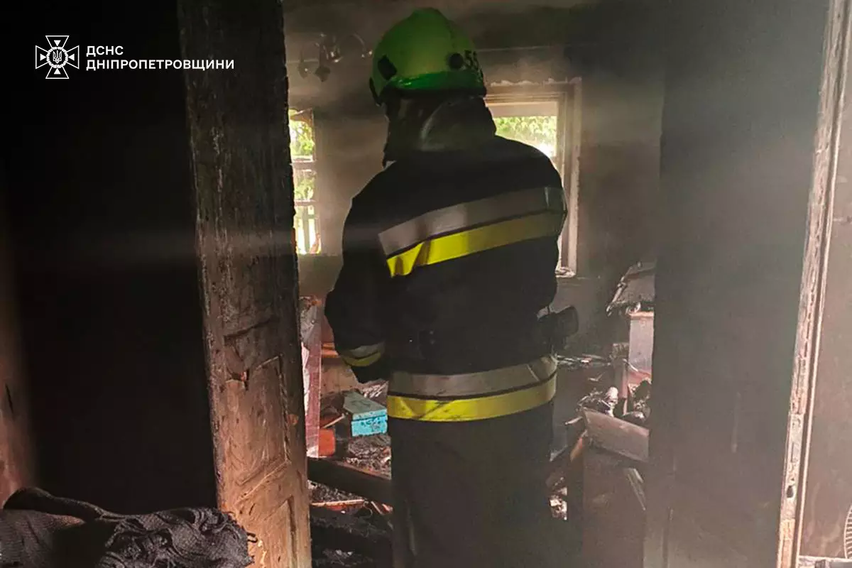 На Дніпропетровщині під час побутової пожежі в будинку постраждали двоє людей, - ДСНС