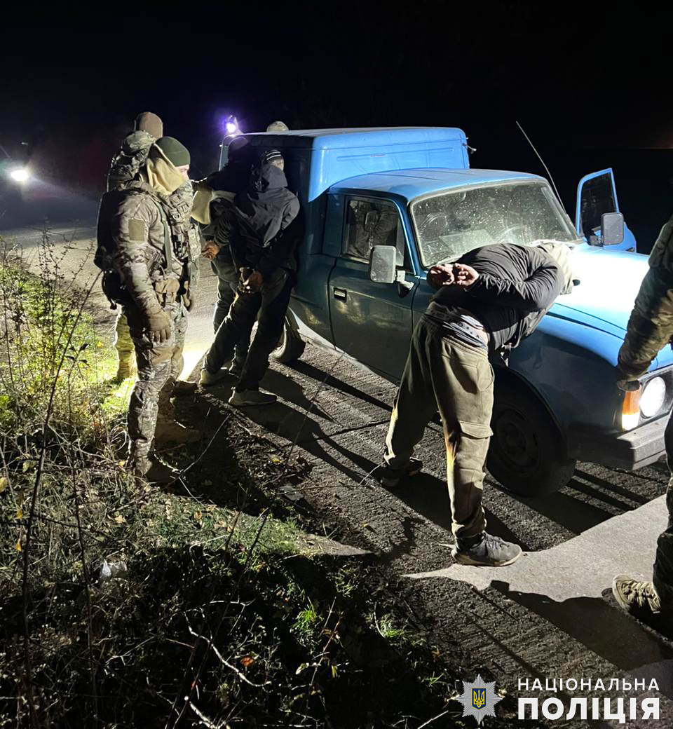 Зливали пальне з тепловозів - на Миколаївщині затримано злочинну групу крадіїв. ФОТО