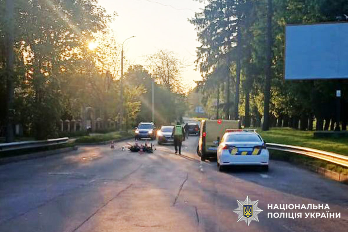 У Хмельницькому внаслідок ДТП загинув на місці літній водій електроскутера, - поліція