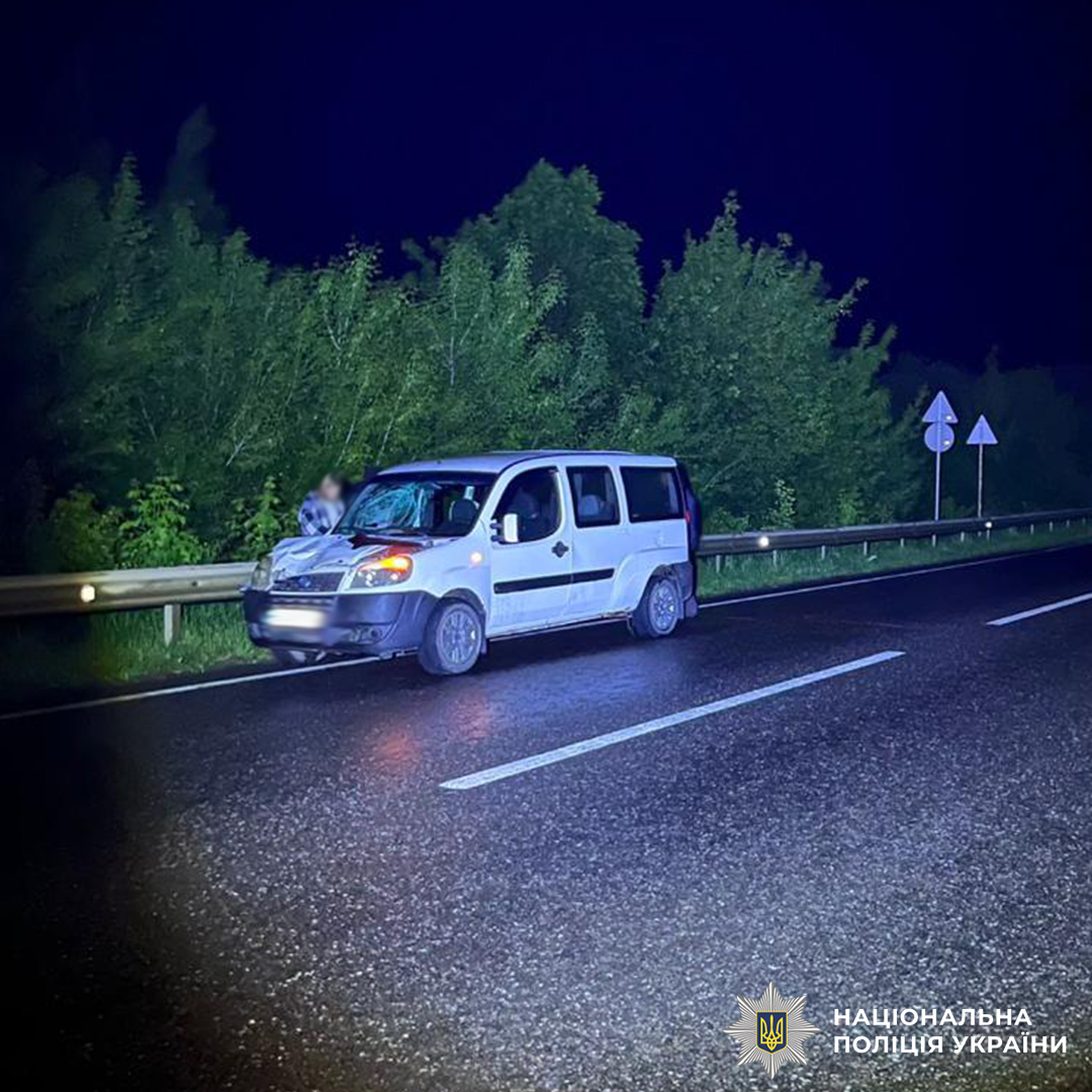 На Львівщині автомобіль збив молоду жінку, яка потрапила до лікарні, - поліція