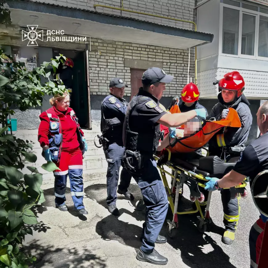 У Львові бійці ДСНС фактично врятували життя чоловіку, який кілька днів не виходив на зв'язок
