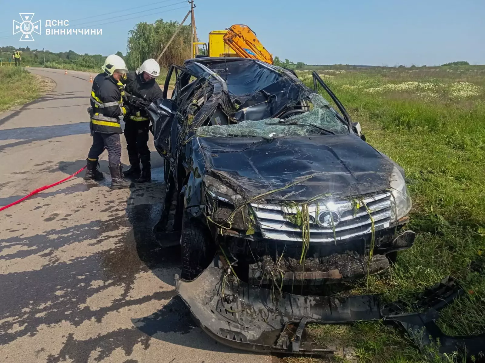 На Вінниччині внаслідок ДТП перекинувся легковик та загинули чоловік і жінка, - ДСНС