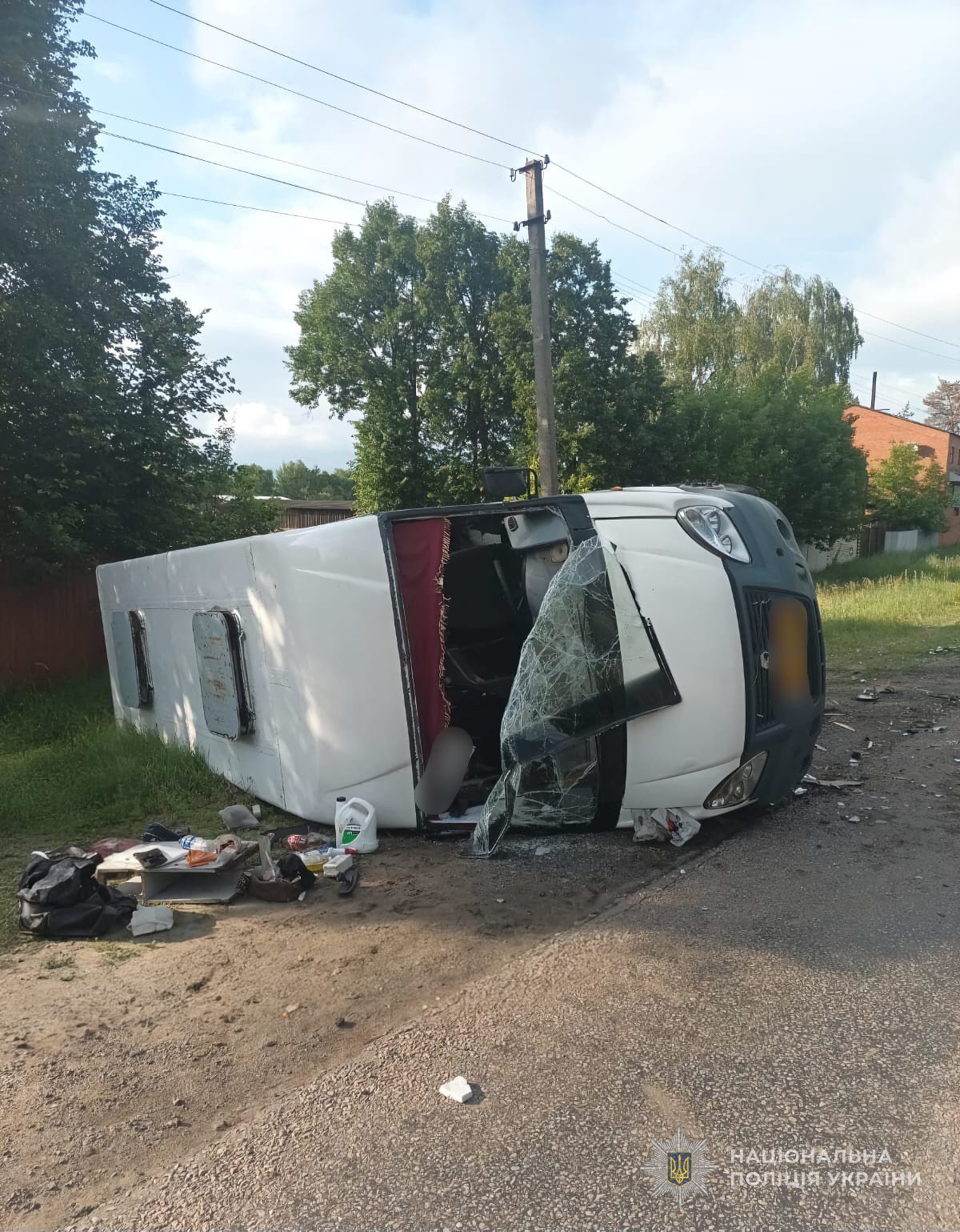 Внаслідок карколомної ДТП на Сумщині поранені троє дорослих та четверо людей. ФОТО