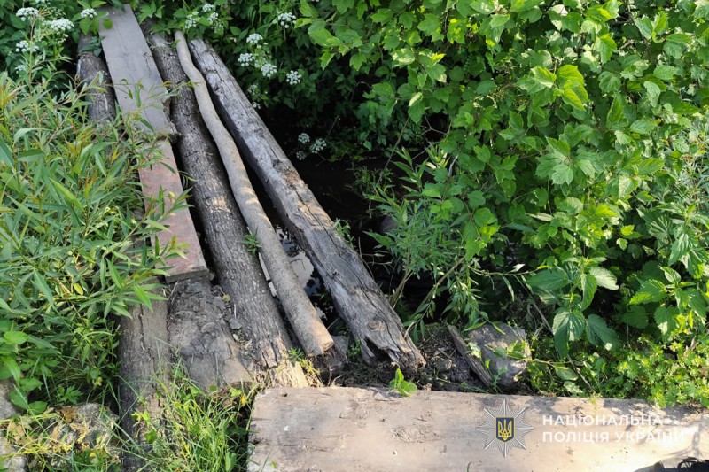 На Тернопільщині у крихітній річці знайдено тіло людини - поліція розпочала розслідування