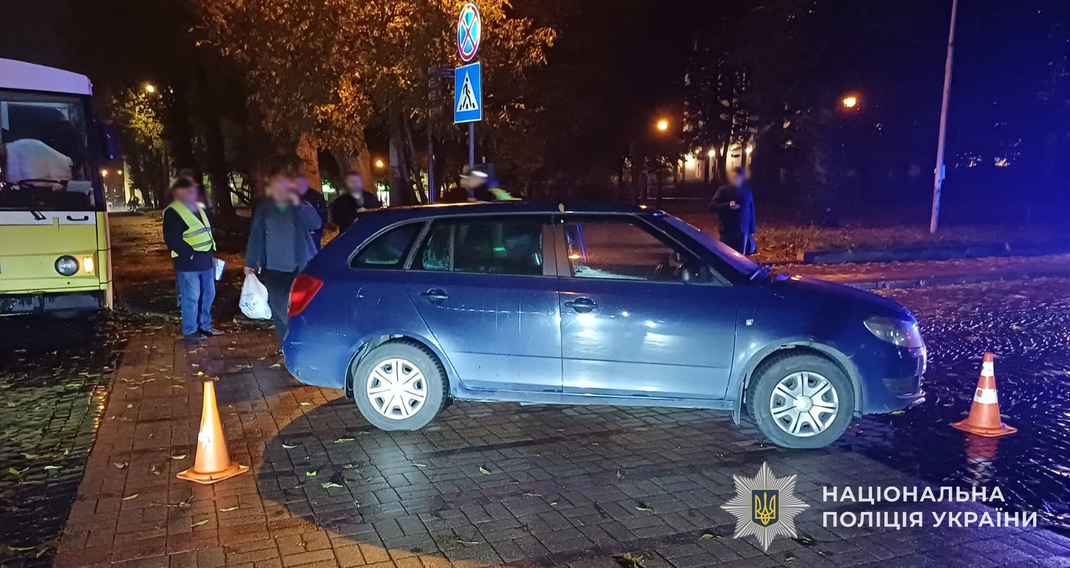 У Львові легковик збив літнього пішохода, який потрапив до лікарні, - поліція
