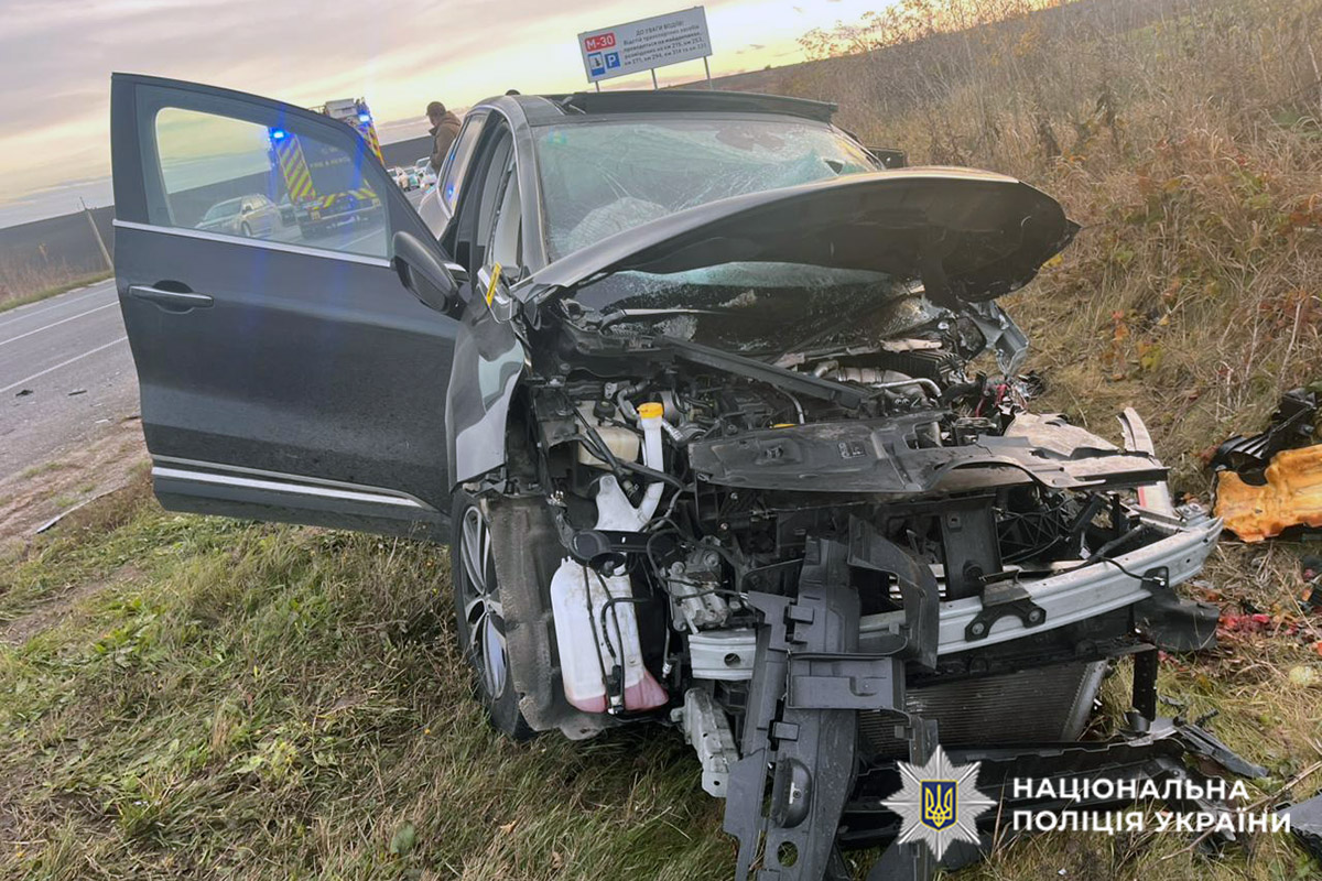 На Хмельниччині внаслідок ДТП загинули на місці двоє водіїв-учасників. ФОТО