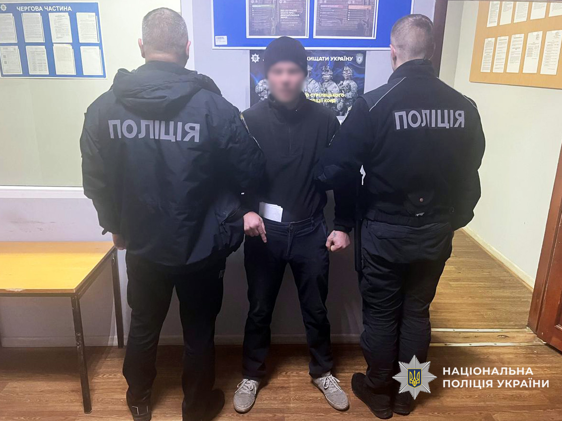 На Чернігівщині поліцейські затримали чоловіка, який нещадно побив літню знайому