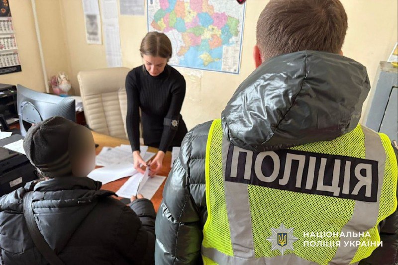 Поліція Дніпра викрила чоловіка та жінку у зухвалих квартирних аферах на суму у понад 2 мільйони гривень