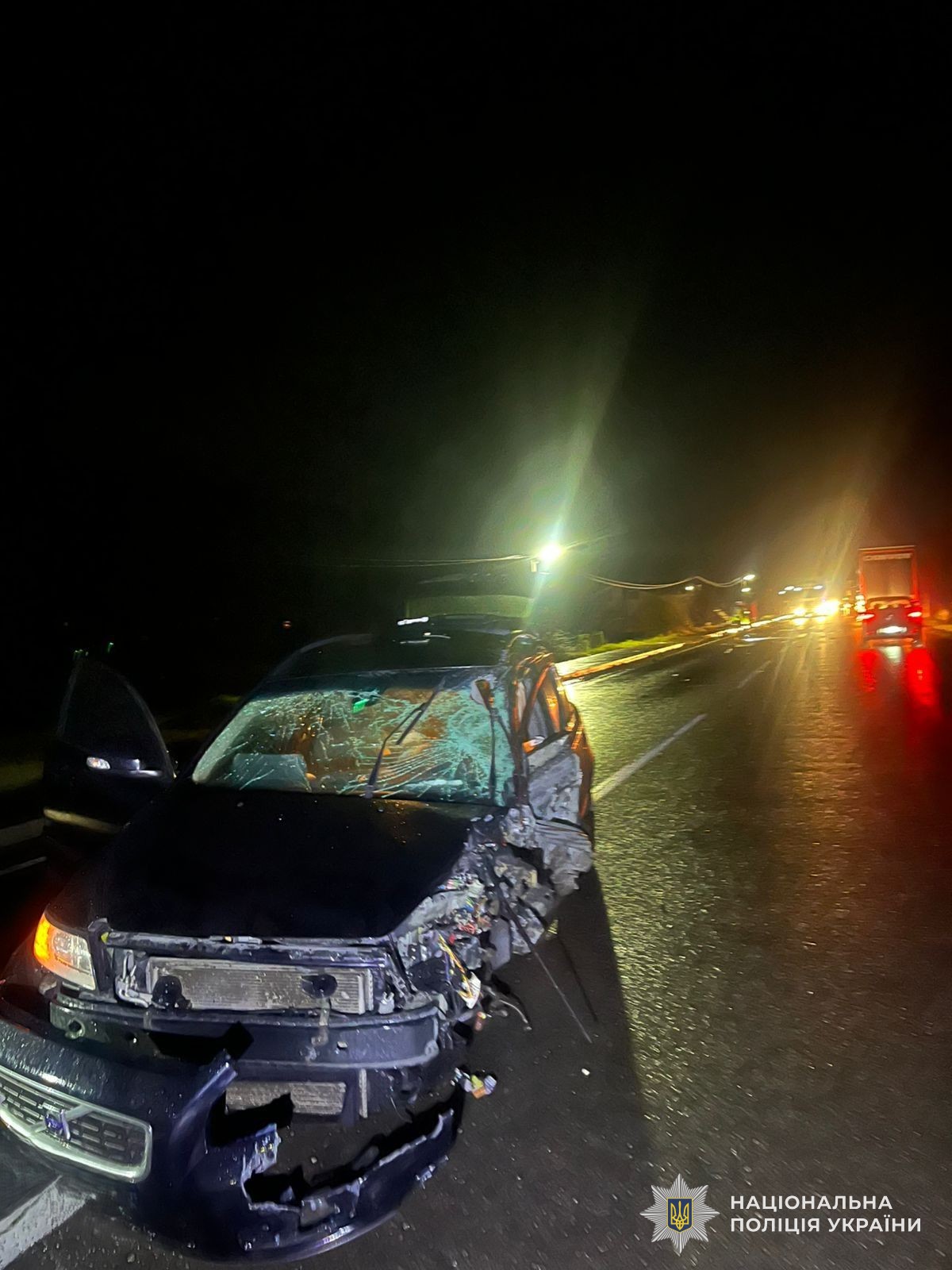 На Львівщині внаслідок зіткнення легковика та фури постраждали троє дорослих і дитина