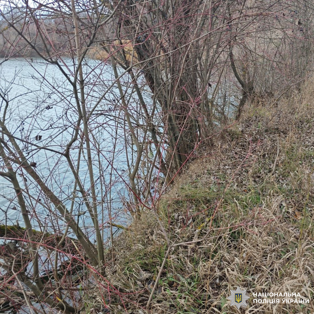 Поліція Харківщини встановлює обставини загибелі людини на ставку у Чугуєві