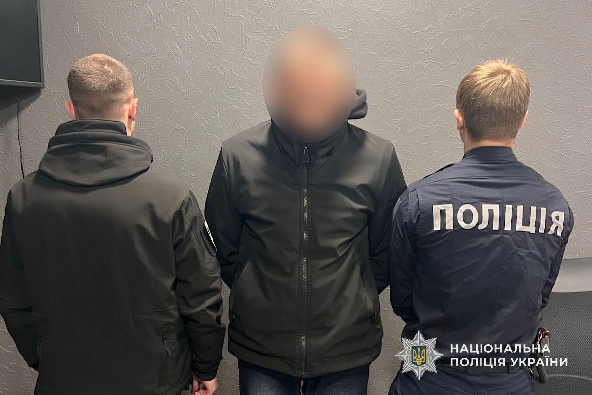 Обікрав заклад, який постраждав від ворожого обстрілу - у Дніпрі затримано мародера