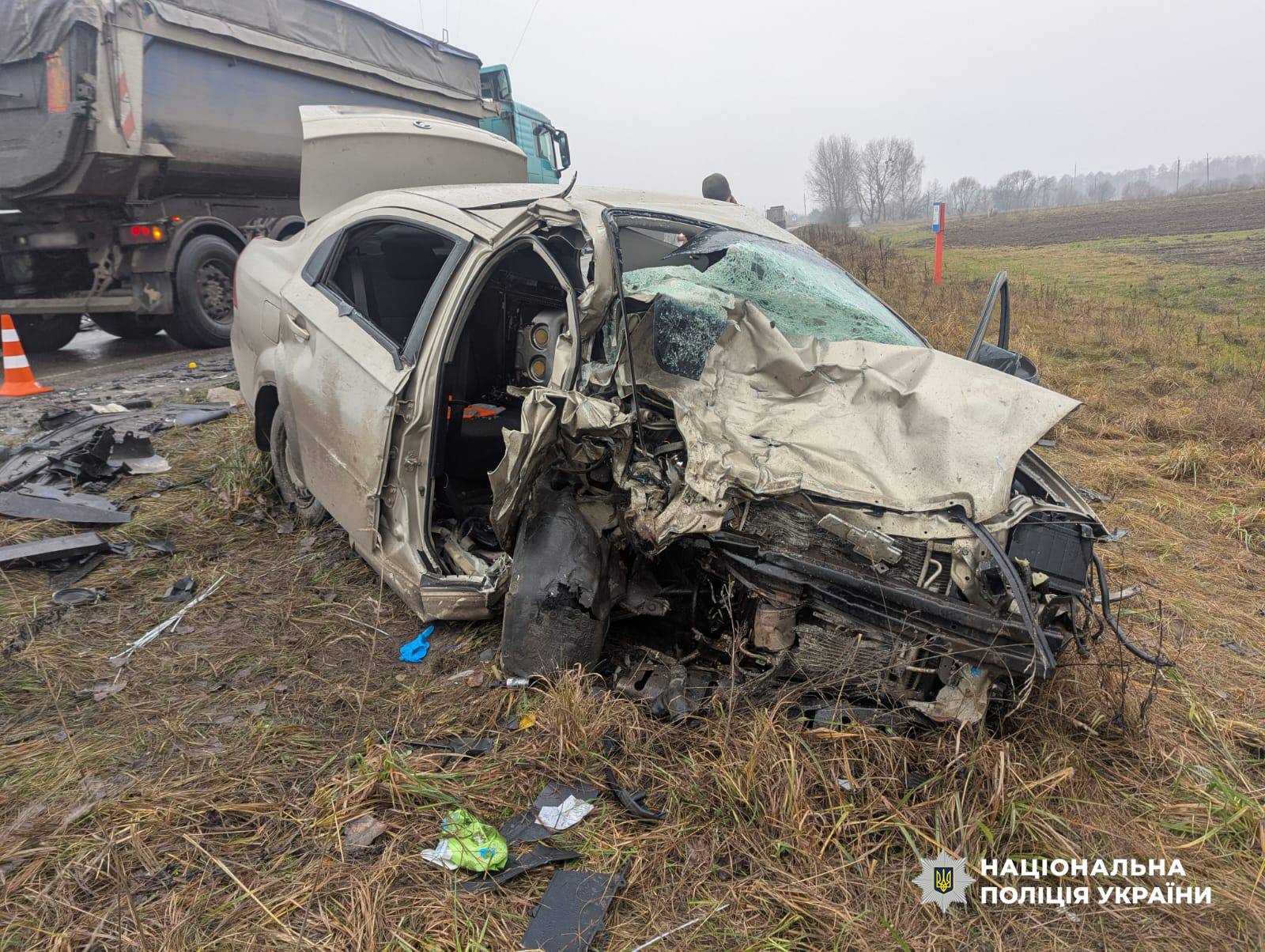 На Рівненщині вналсідок потрійної ДТП постраждав один із водіїв. ФОТО
