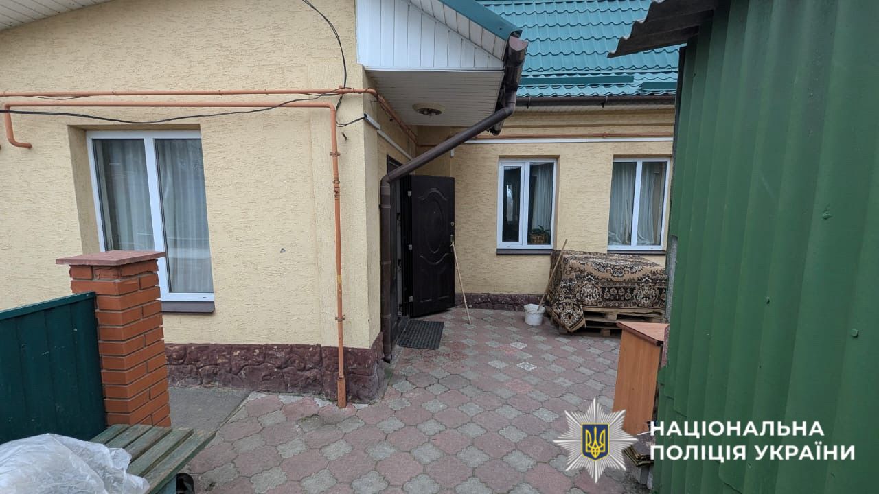 Чоловік помер, дві літні жінки потрапили до лікарні - поліція встановлює обставини інциденту на Київщині