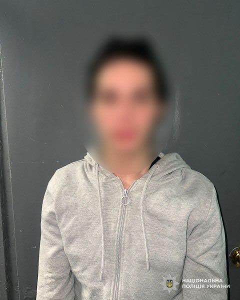 У Дніпрі 20-річний хлопець напав з ножем на перехожого та пограбував його, - поліція