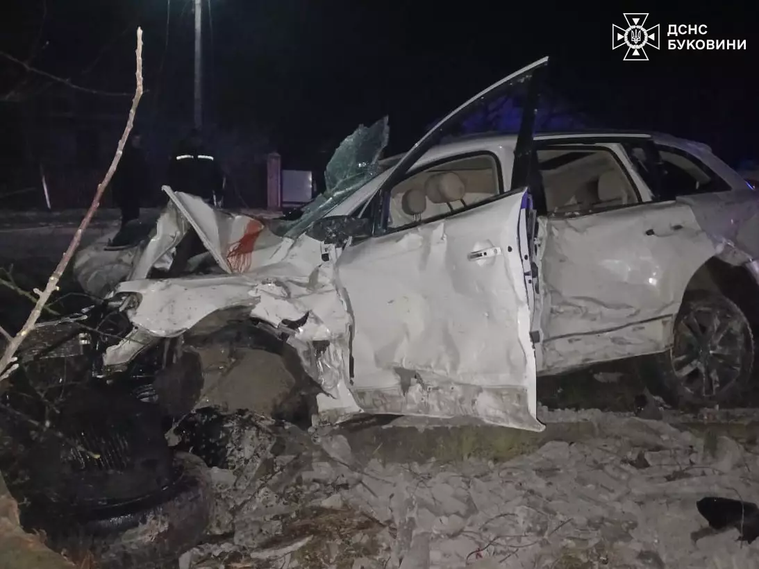 Внаслідок ДТП на Буковині одна людина загинула, ще троє потрапили до лікарні, - ДСНС. ФОТО