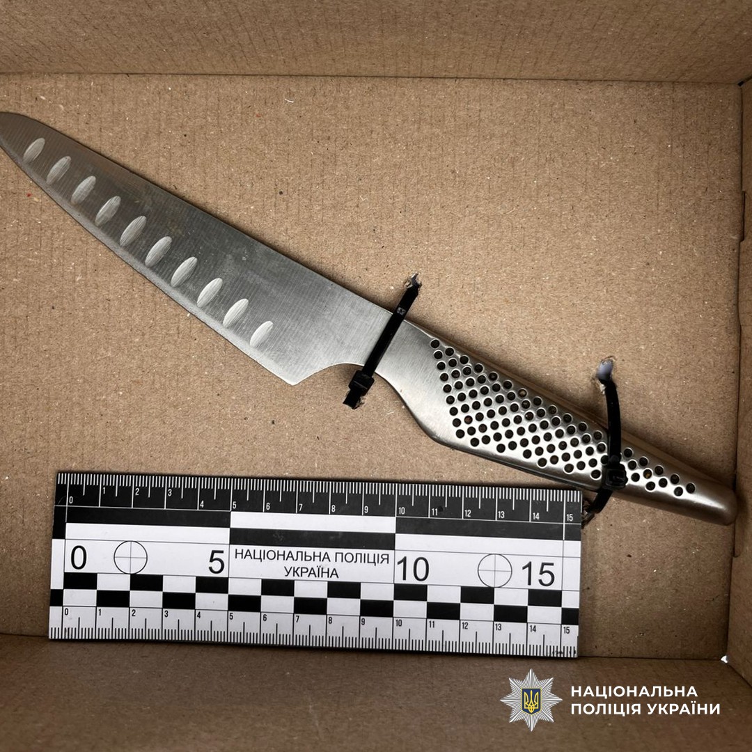 На Буковині потрапив до поліції старенький пенсіонер, який вдарив ножем односельця