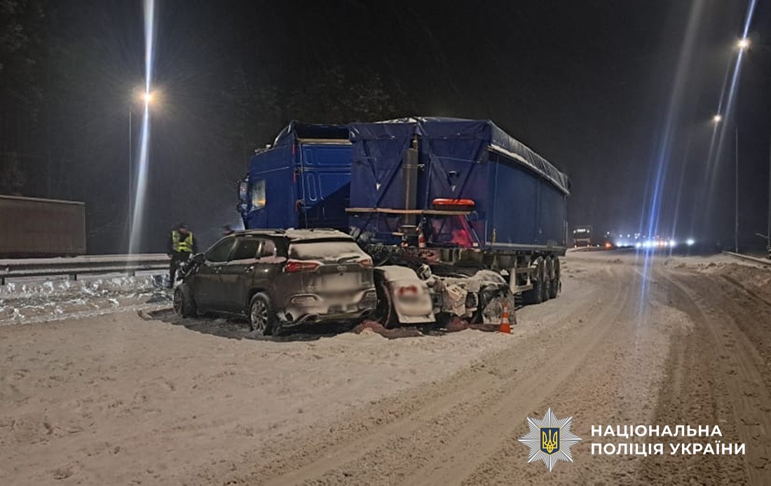 Внаслідок ДТП на Житомирщині постраждали жінка, юнак та юнка. ФОТО