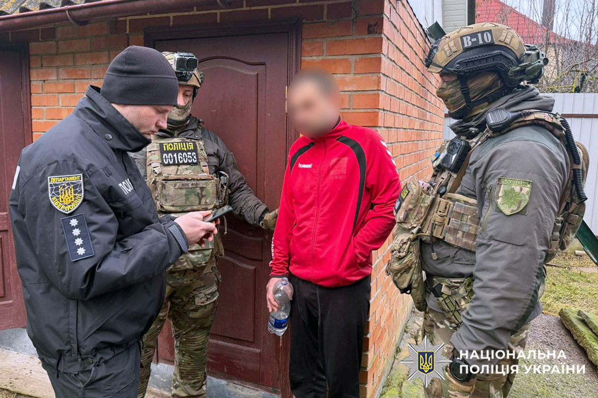 Поліція Хмельниччини повідомила про підозру чоловіку, який розбещував 10-річну дитину