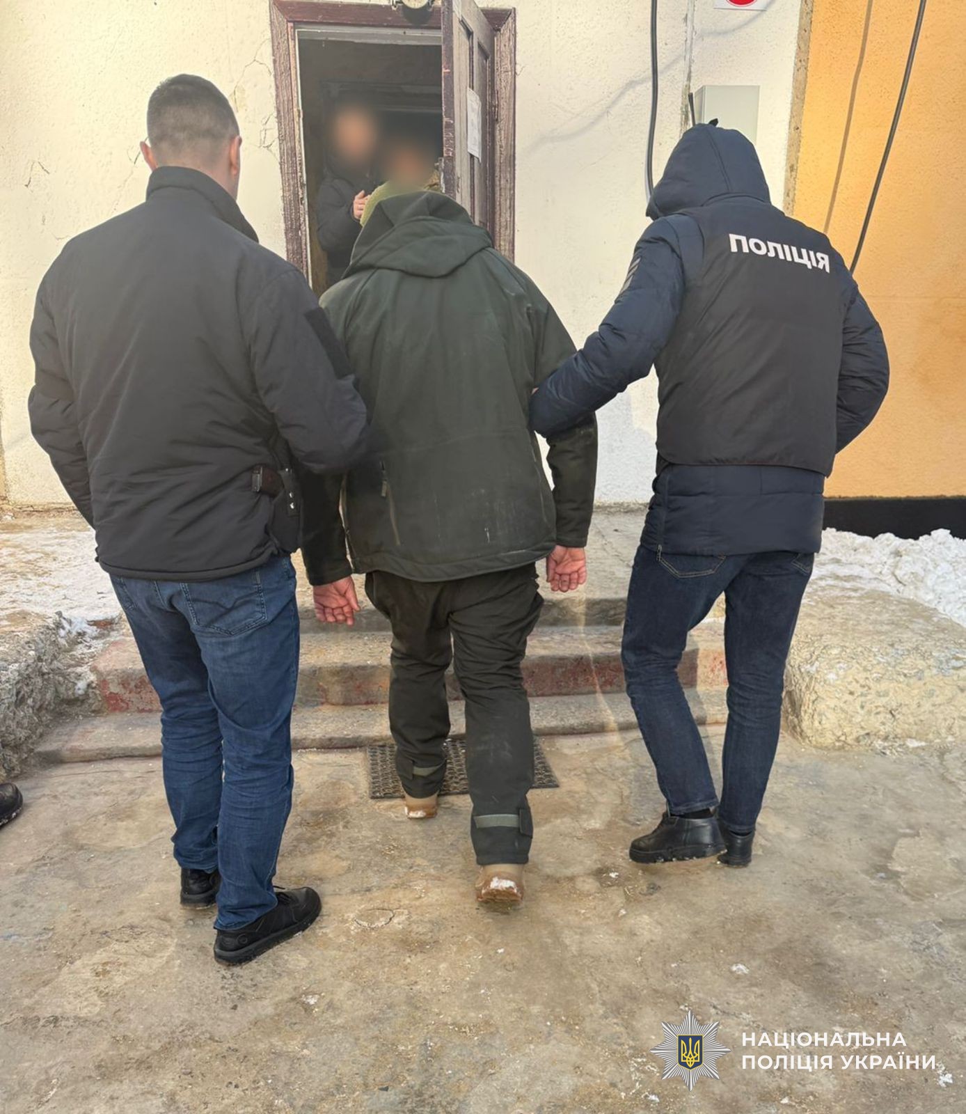 Гроші за вплив на рішення щодо проходження військової служби - на Закарпатті викрито спритника