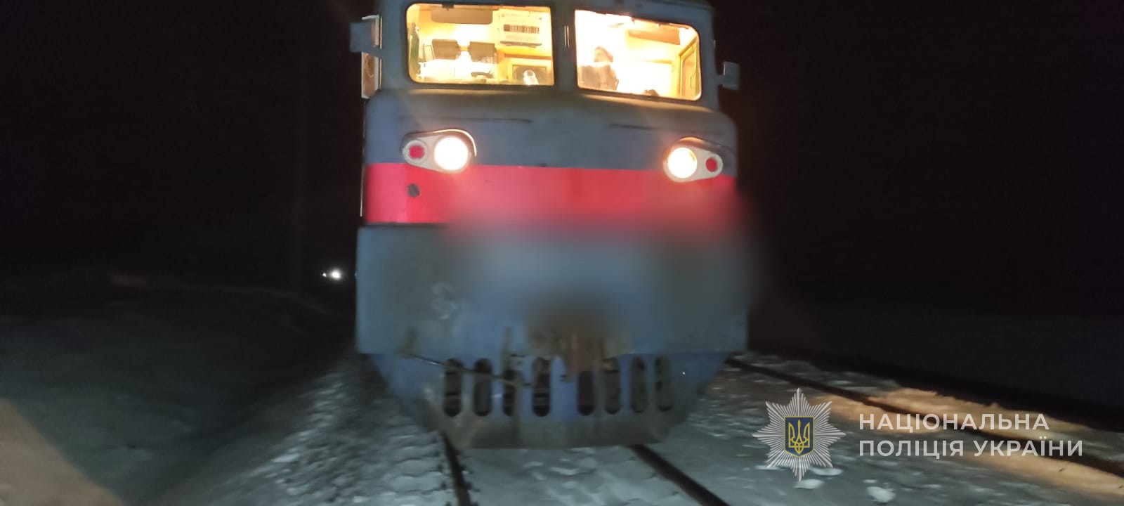 На Одещині потяг на смерть збив чоловіка, який сидів просто на рейках, - поліція