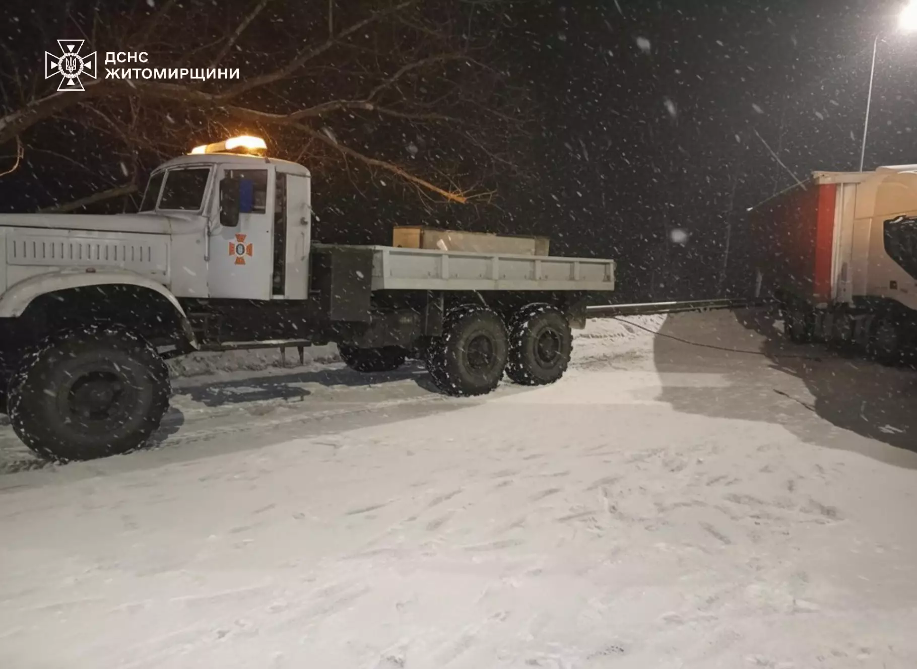 На місці масштабної ДТП за участі 11 автомобілів працювали рятувальники ДСНС Житомирщини. ФОТО
