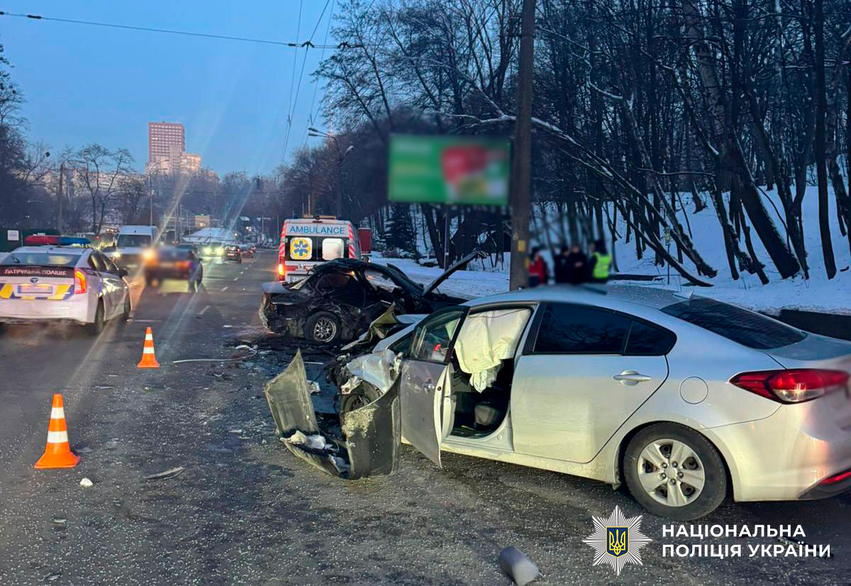 У Києві внаслідок ДТП загинула на місці 19-річна дівчина - розпочато розслідування. ФОТО