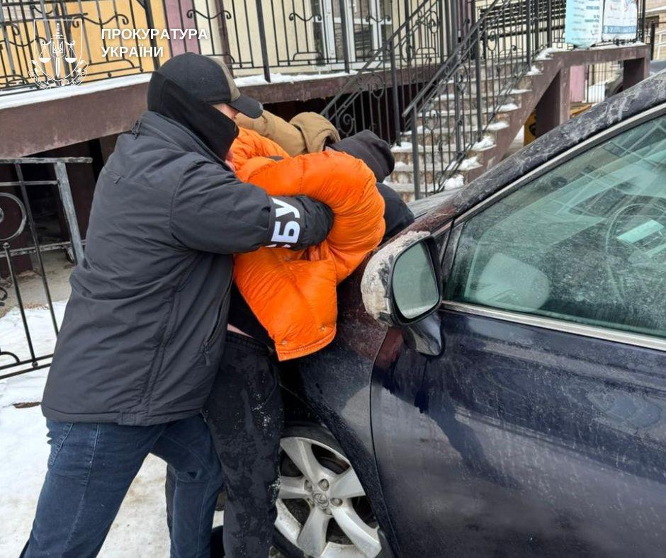 Чергову «бізнес»-схему ухилення від мобілізації викрили київські правоохоронці. ФОТО