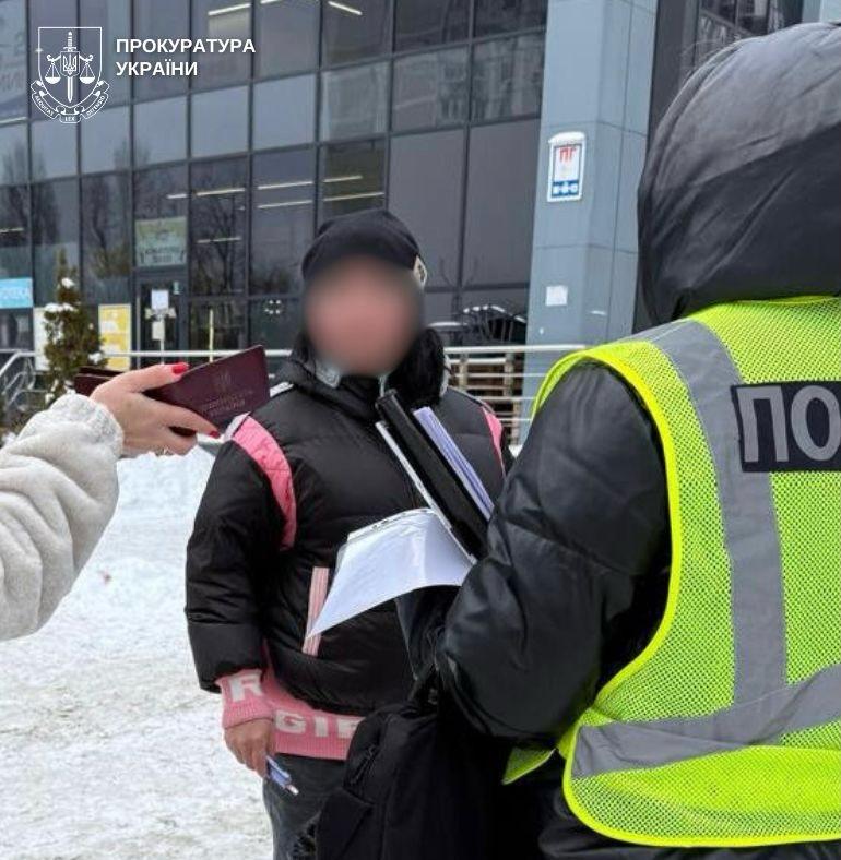 У Києві повідомлено про підозру сімейній лікарці, яка торгувала призначенням інвалідності