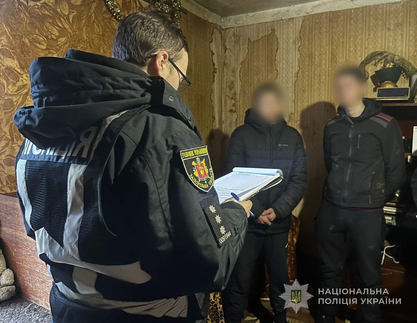 У Запоріжжі поліція та СБУ затримали двох ворожих найманців за підпал автомобіля військового