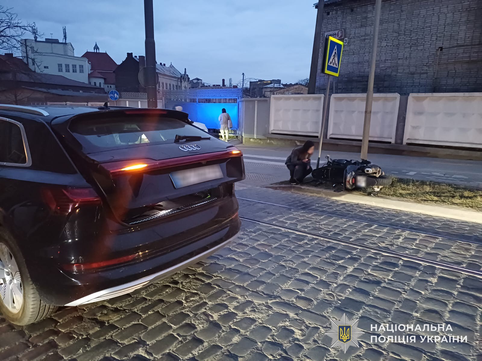 У Львові внаслідок зіткнення автомобіля та скутера постраждав кермувальник останнього. ФОТО