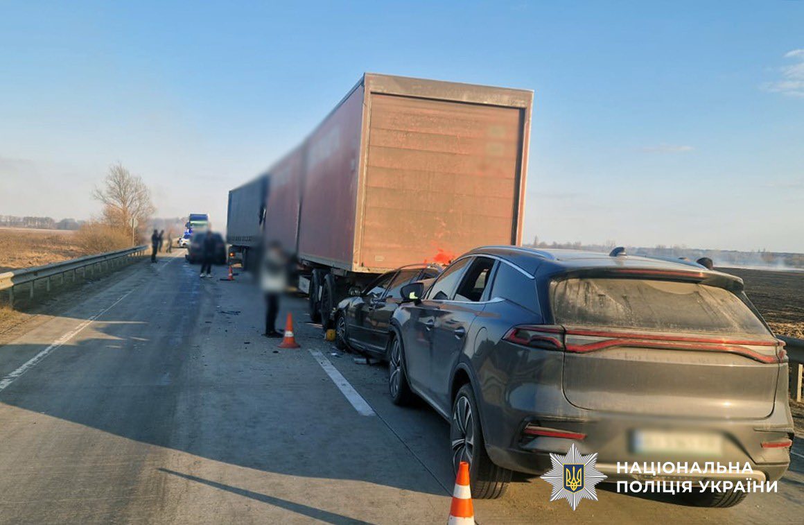 Сім автомобілів та п’ятеро постраждалих - обставини масштабної ДТП встановлює поліція Житомирщини
